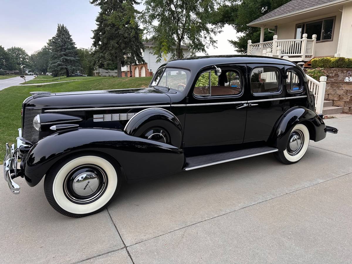 Buick-Roadmaster-1937