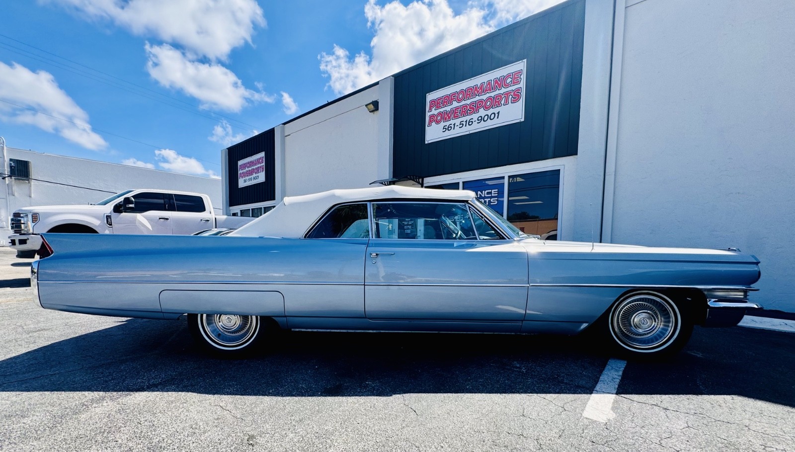 Cadillac-62-SERIES-CONVERTIBLE-1963-Convertible-Blue