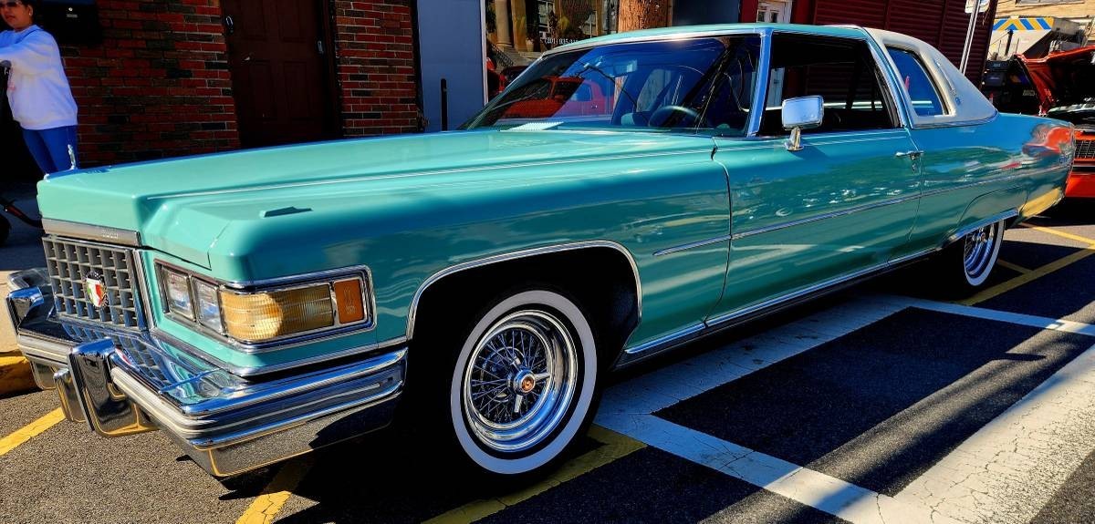 Cadillac Coupe DeVille 1976