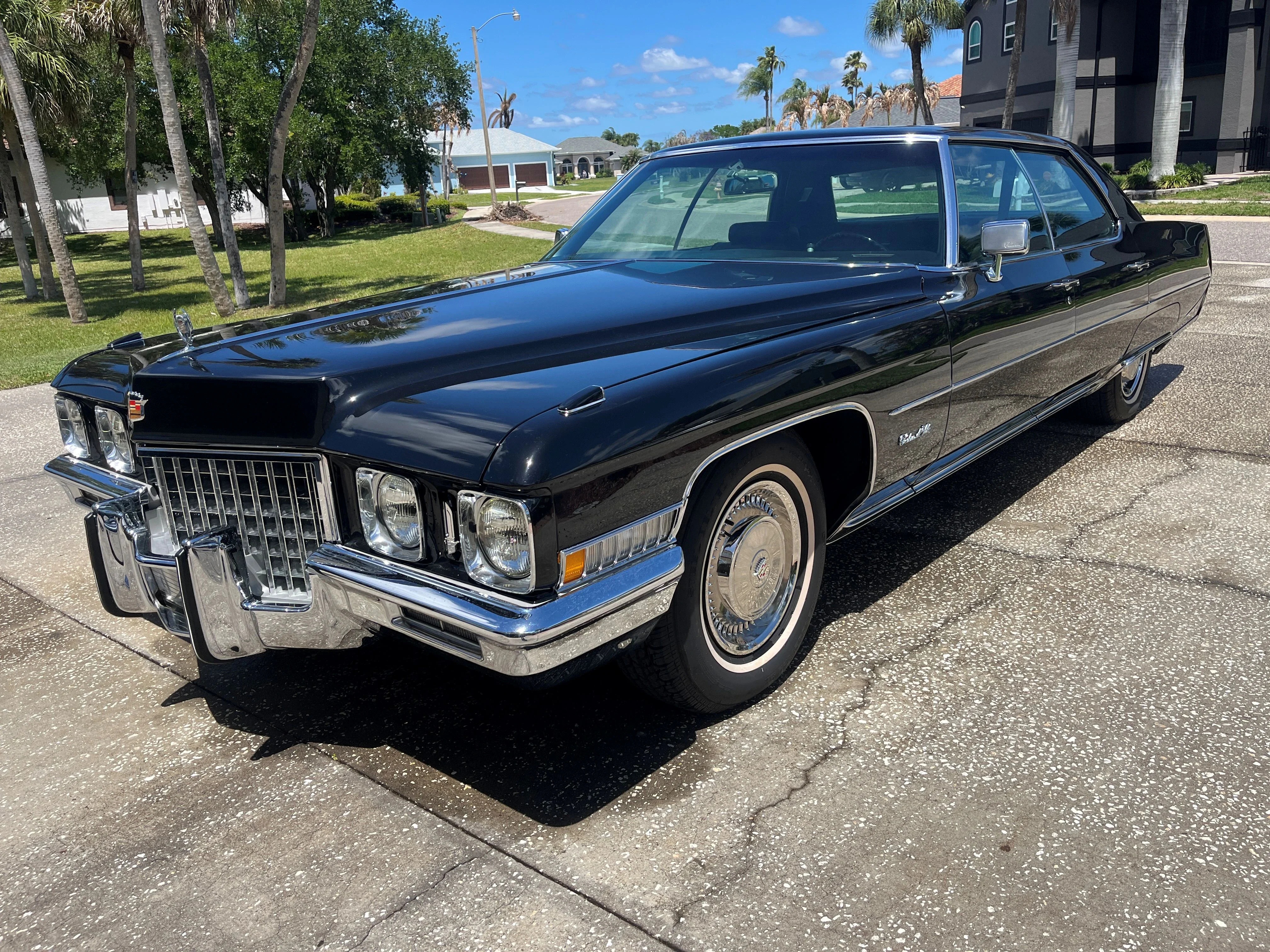 Cadillac-De-ville-sedan-1971-Black-Black