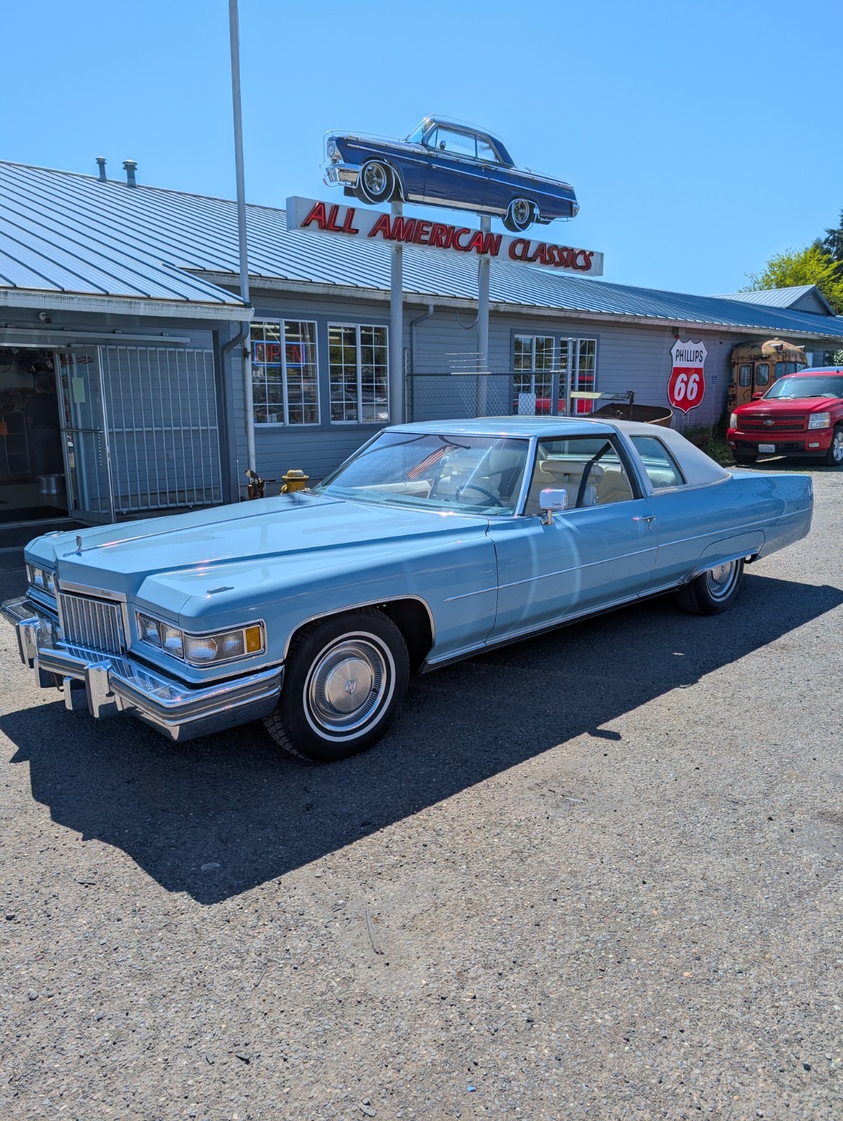 Cadillac-DeVille-1975-Coupe-White