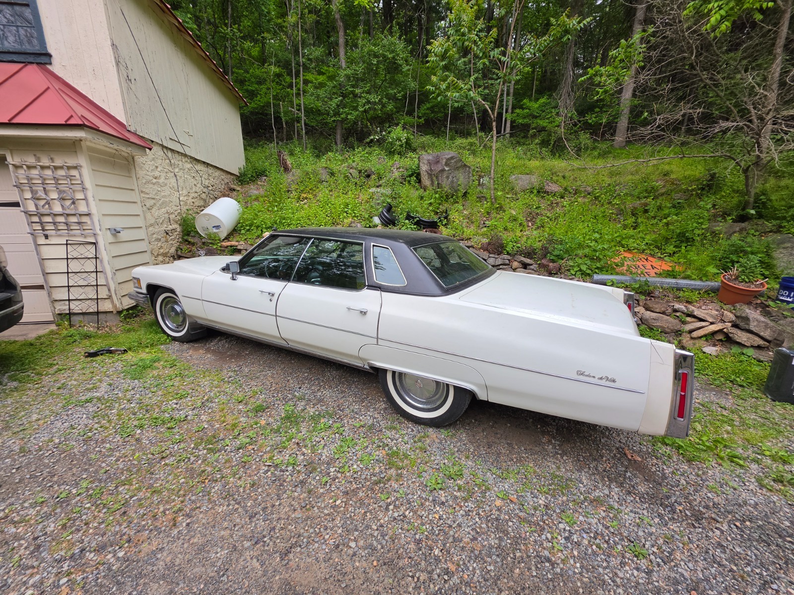 Cadillac-DeVille-1976-Black