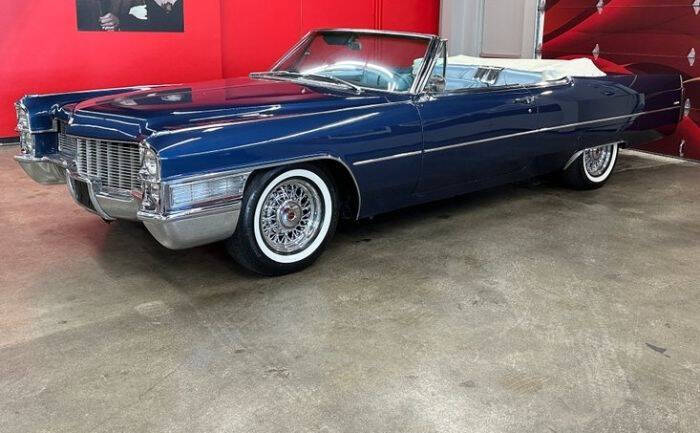 Cadillac-Deville-1965-Taho-Blue-IridescentWhite-Top-Blue-Leather