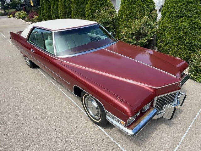 Cadillac-Deville-1972-Cambridge-Red-White