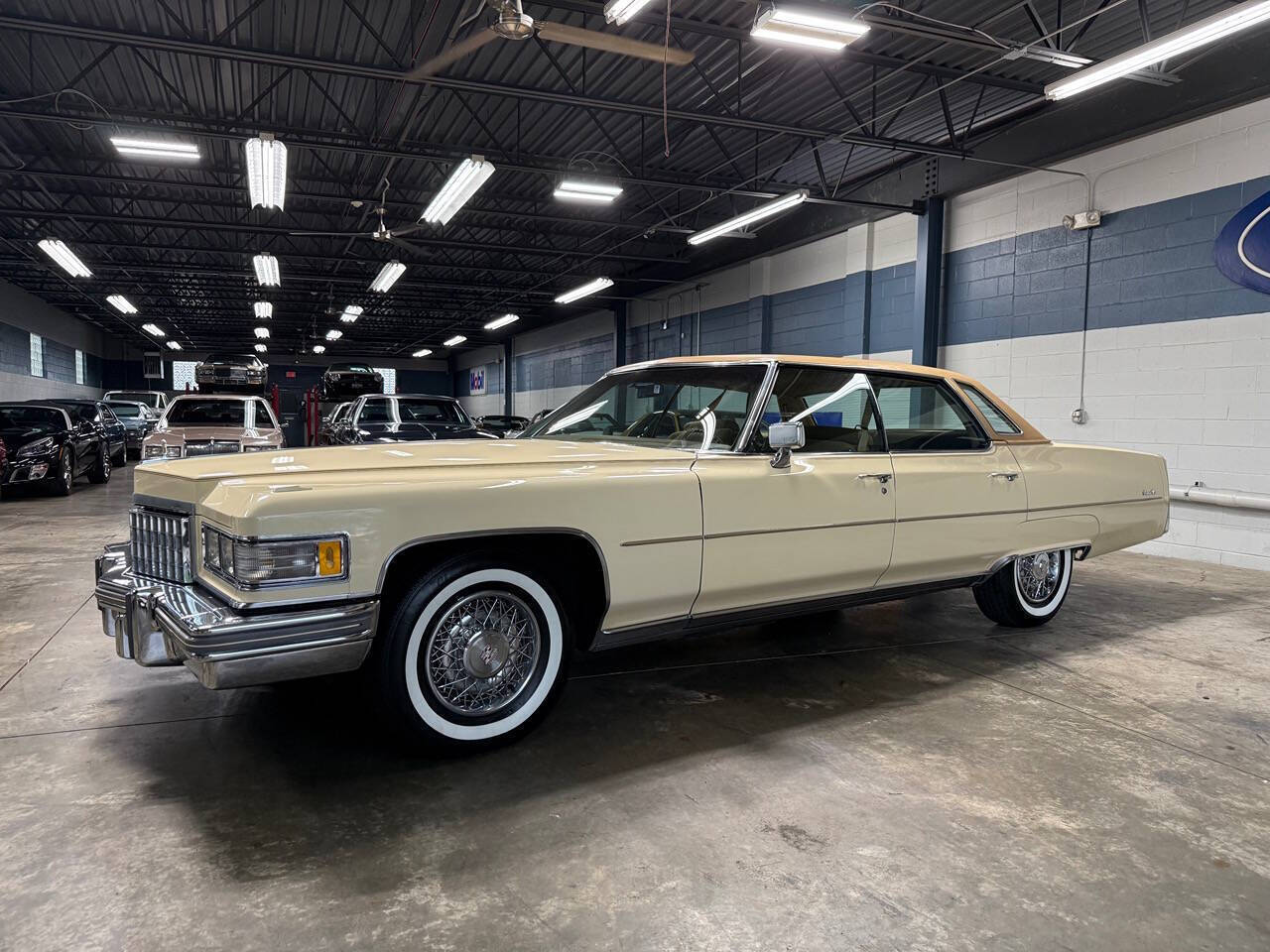 Cadillac-Deville-1976-Calumet-Cream-Buckskin-Tan