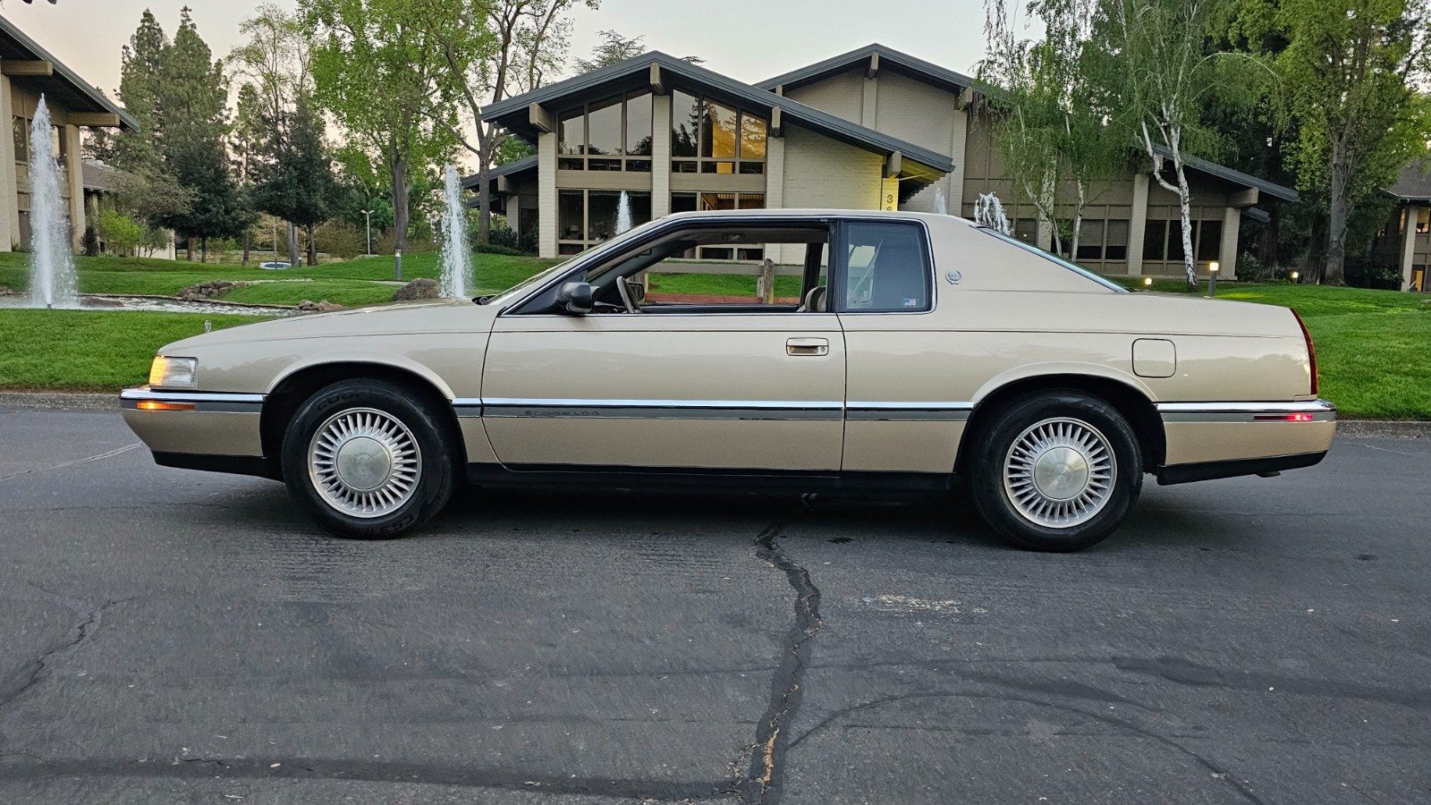 Cadillac-Eldorado-1992-Coupe-Tan