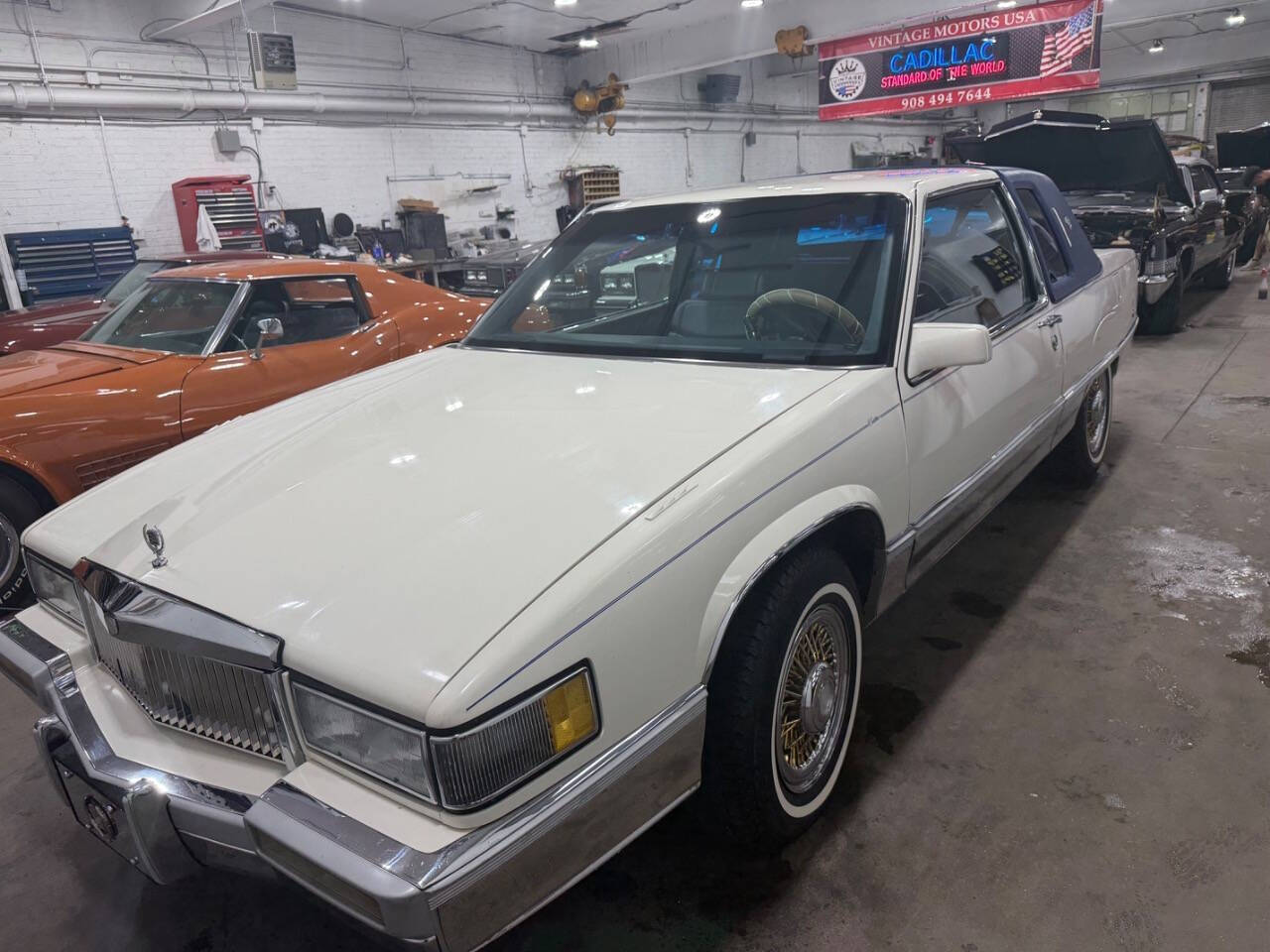 Cadillac-Fleetwood-1989-White-Blue
