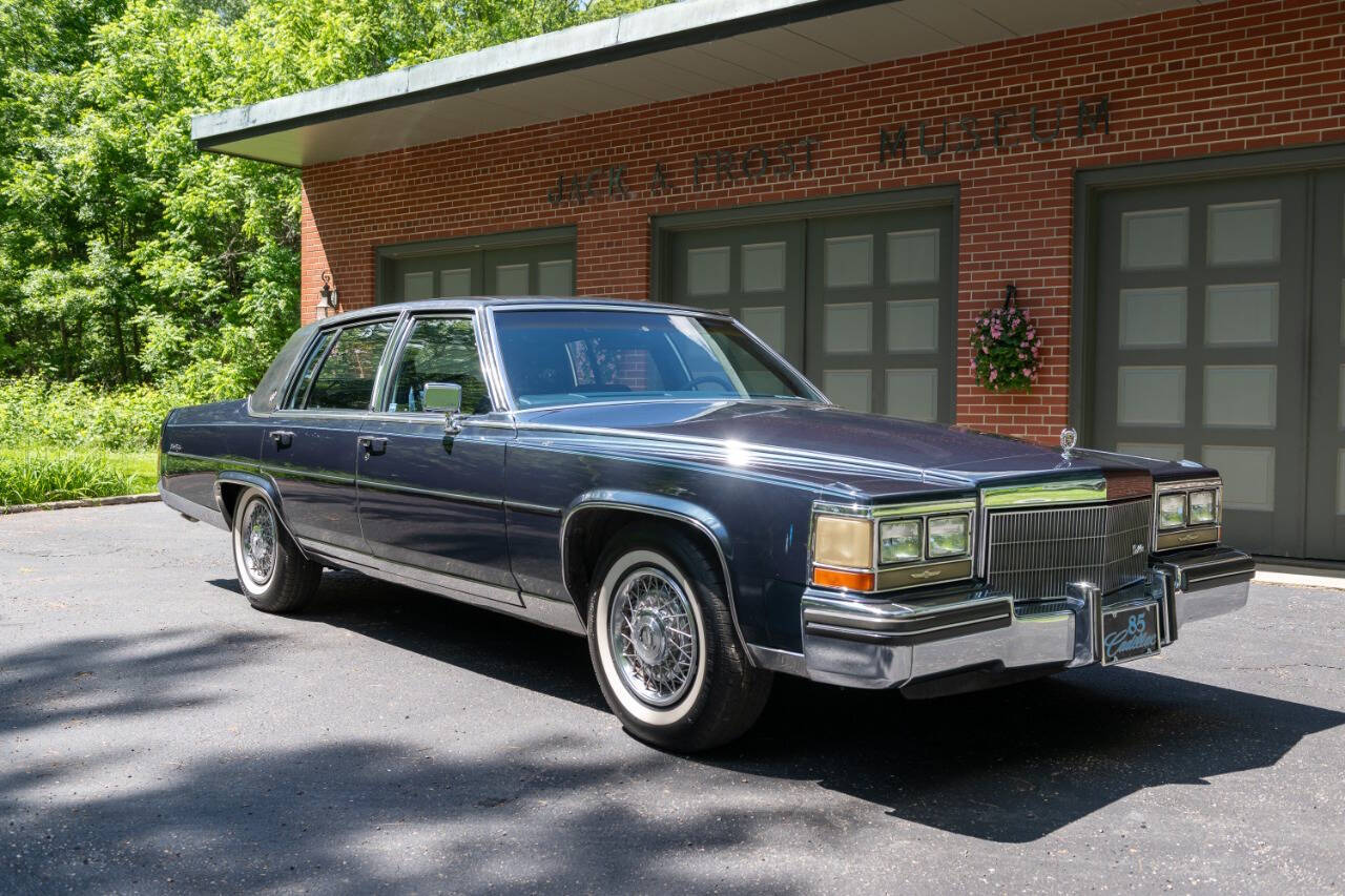 Cadillac-Fleetwood-brougham-1985-Dark-Blue-Metallic-Dark-Blue-Heather-Cloth