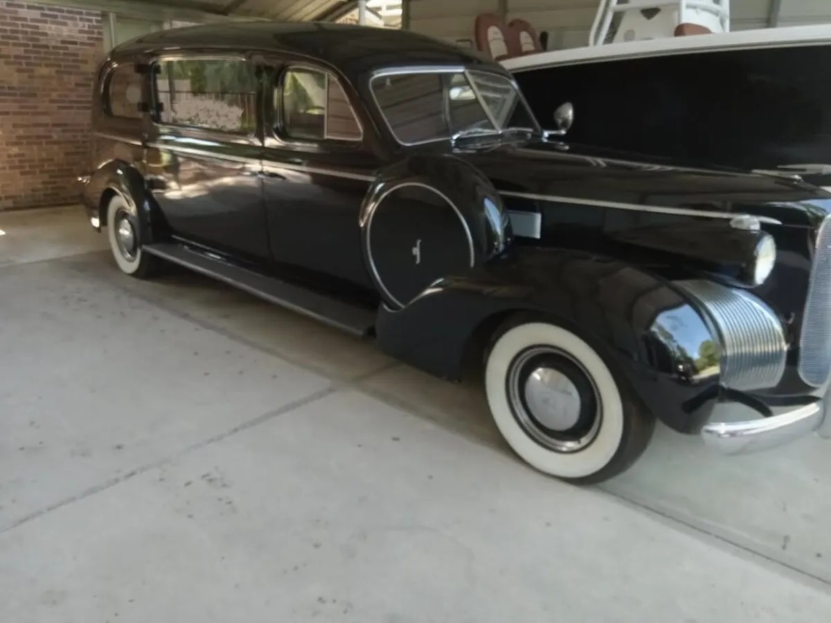 Cadillac-Lasalle-1939-Black-Red