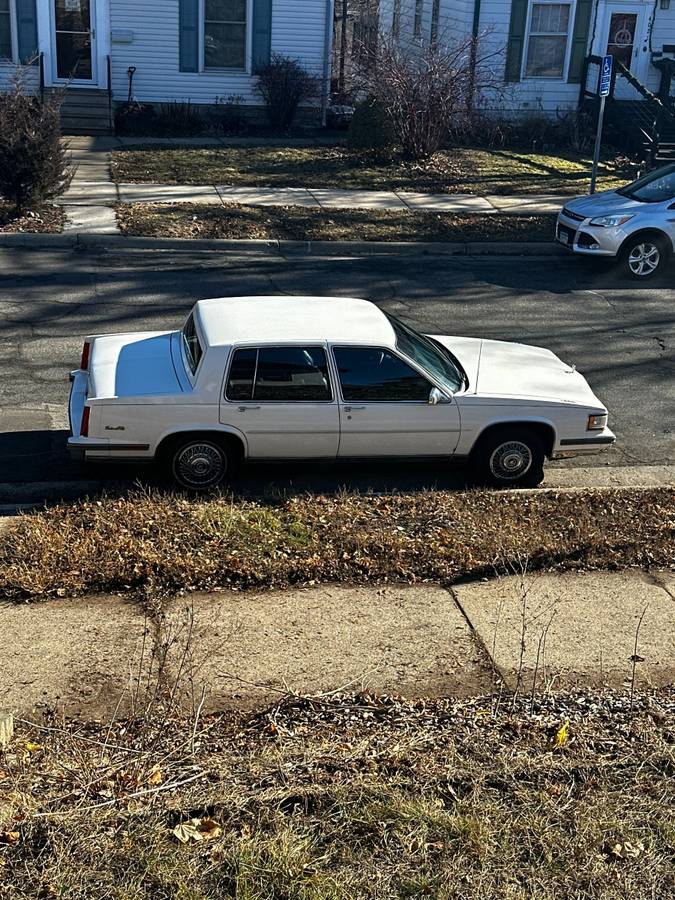 Cadillac-Sedan-deville-1988-white