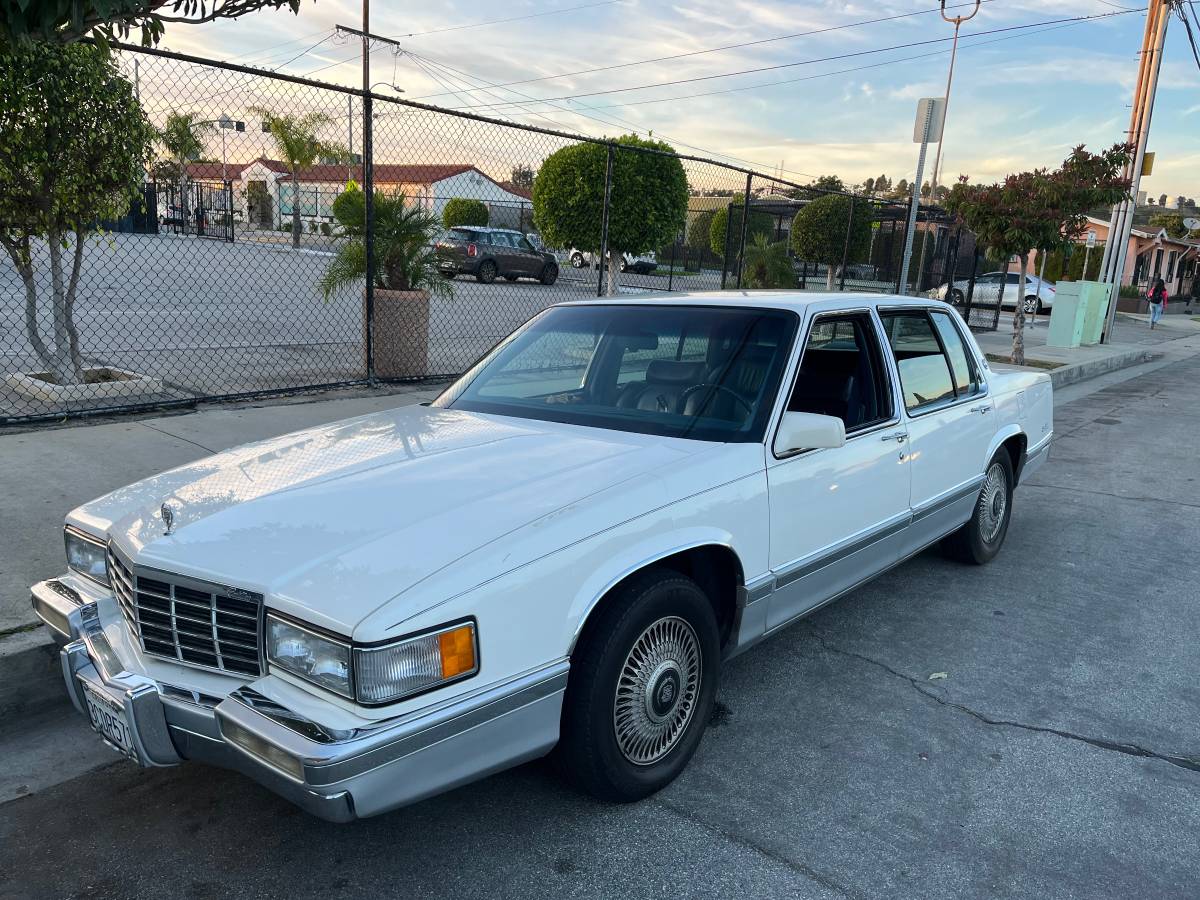 Cadillac-Sedan-deville-1993-white