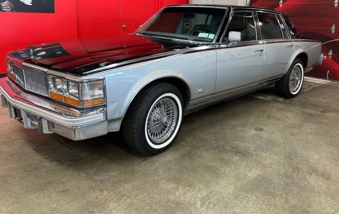 Cadillac-Seville-1978-Two-Tone-Platinum-MetallicSable-Black-Gray-Leather