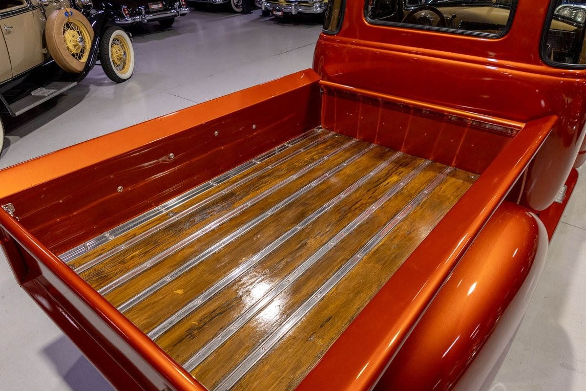 Chevrolet-3100-Pickup-Custom-Pro-Touring-1953-Pickup-Truck-Hazelnut-Beige-Two-Tone