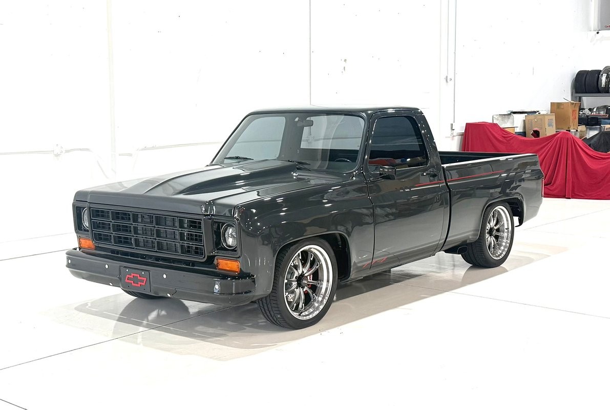 Chevrolet C-10 Short Bed Restomod 1977