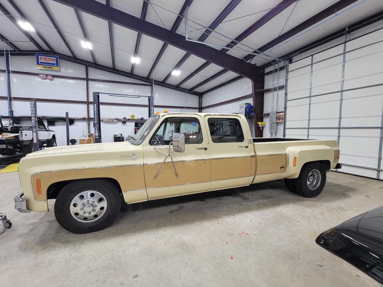 Chevrolet-C30-1977-Crew-Cab-Pickup-Tan