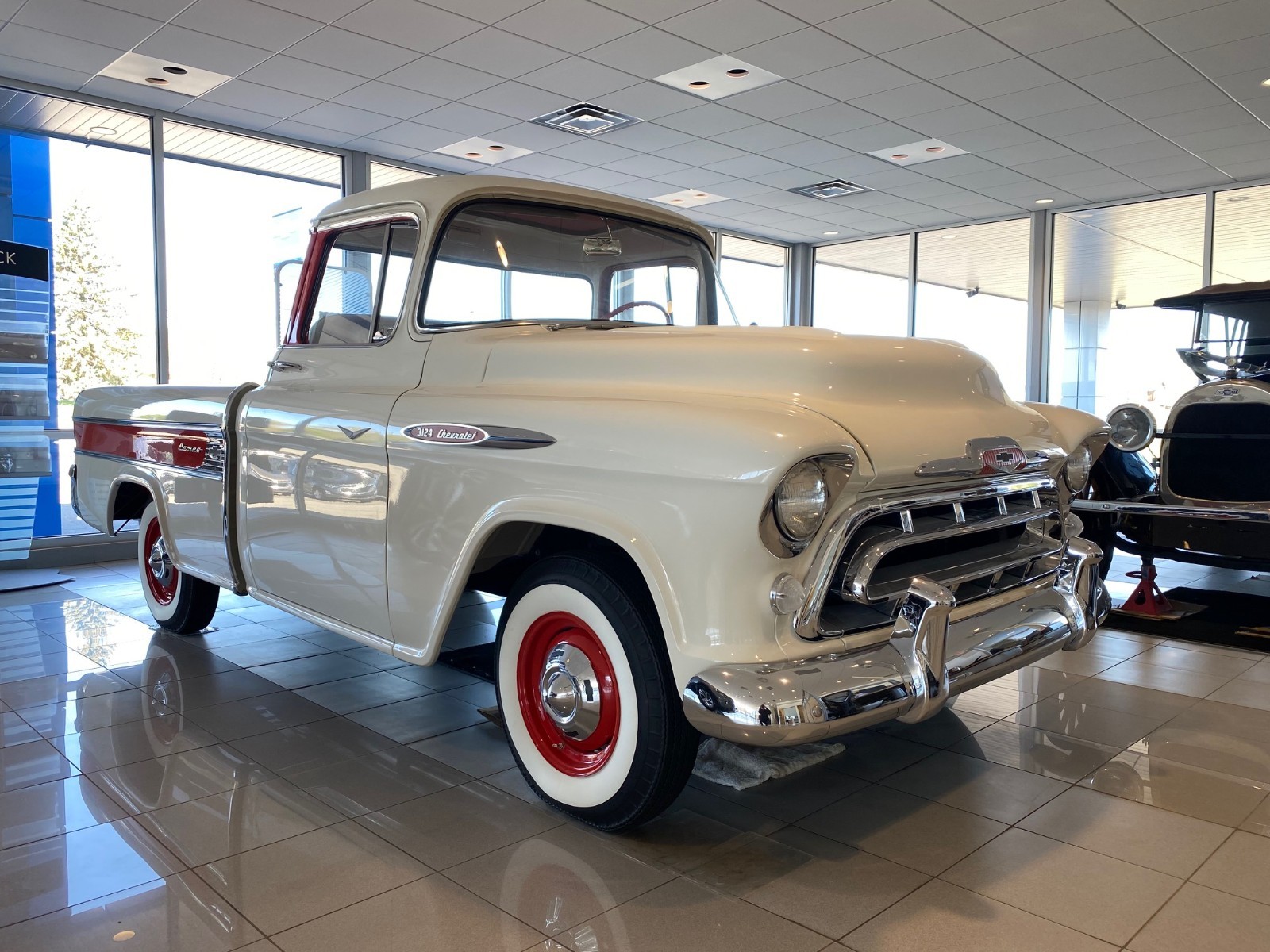 Chevrolet-CHEVROLET-CAMEO-TRUCK-1957-Standard-Cab-Pickup-Red