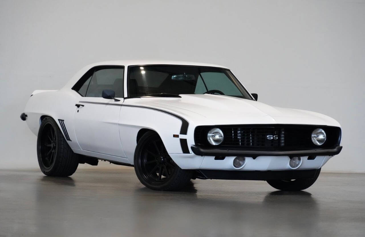 Chevrolet-Camaro-1969-Off-White-Black