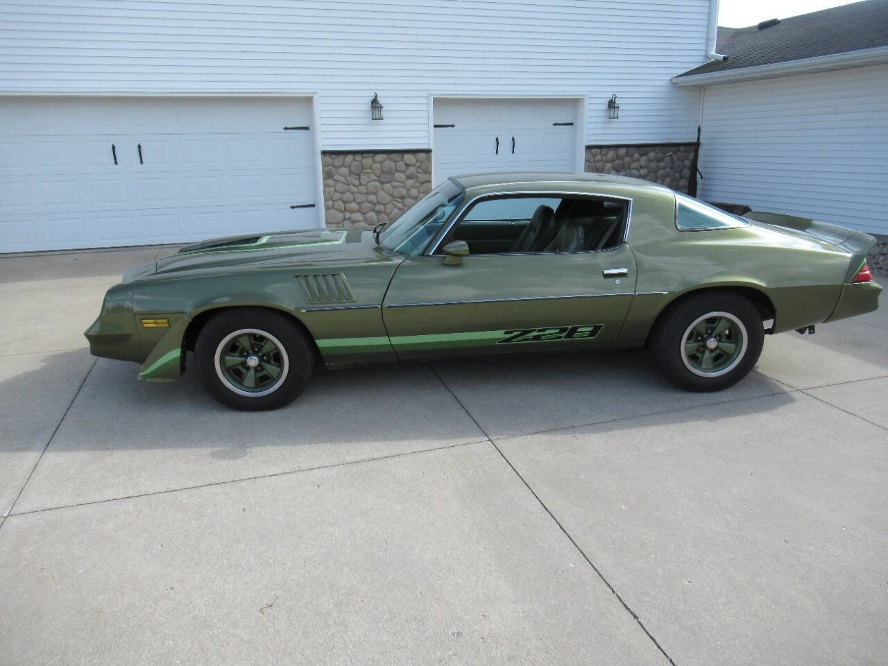 Chevrolet-Camaro-1979-Green-Green