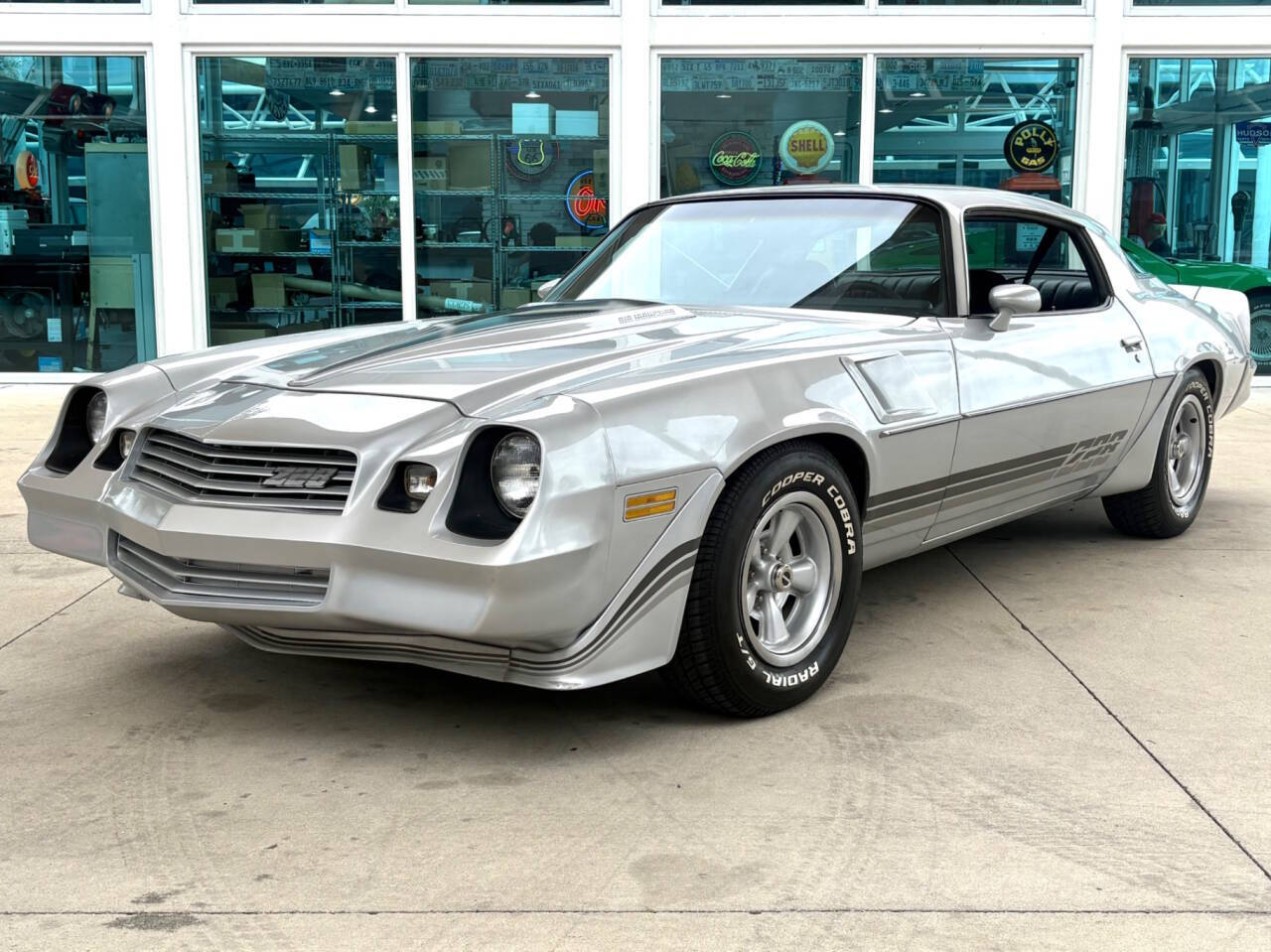 Chevrolet-Camaro-1981-Silver-Black
