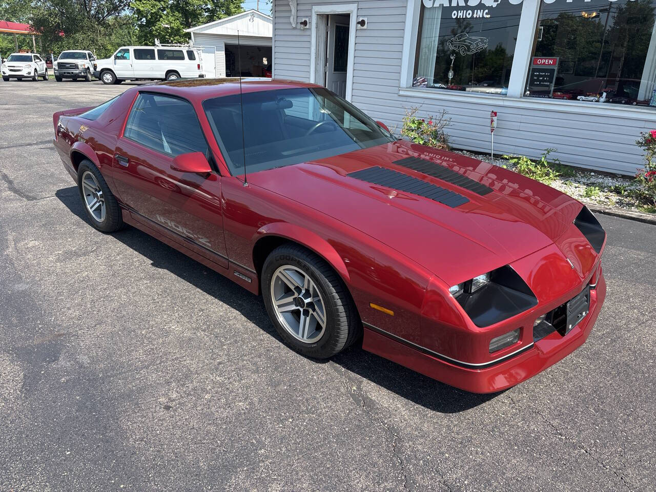 Chevrolet-Camaro-1986-Flame-Red-Black