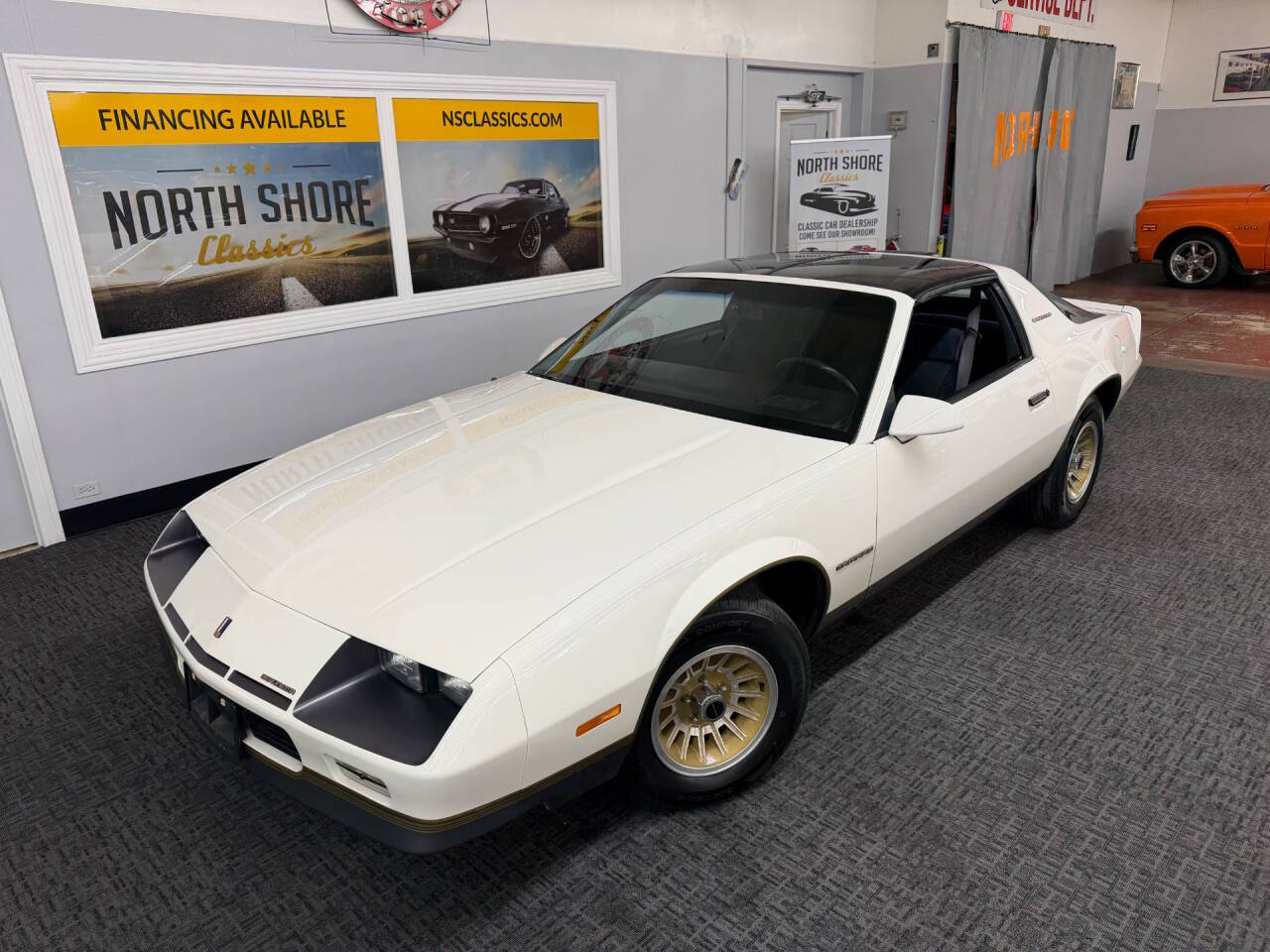 Chevrolet-Camaro-1986-White-Blue