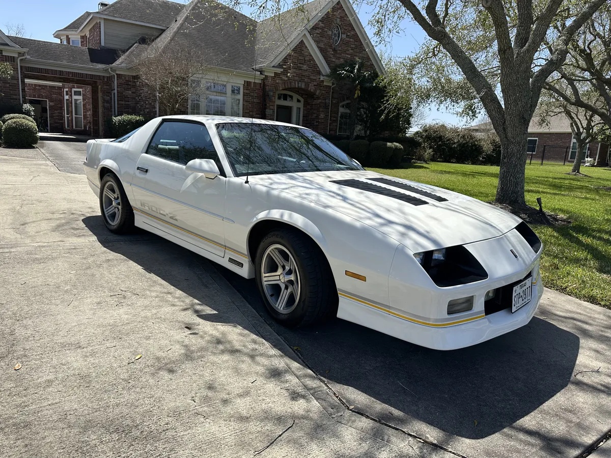 Chevrolet-Camaro-1989-White-Grey