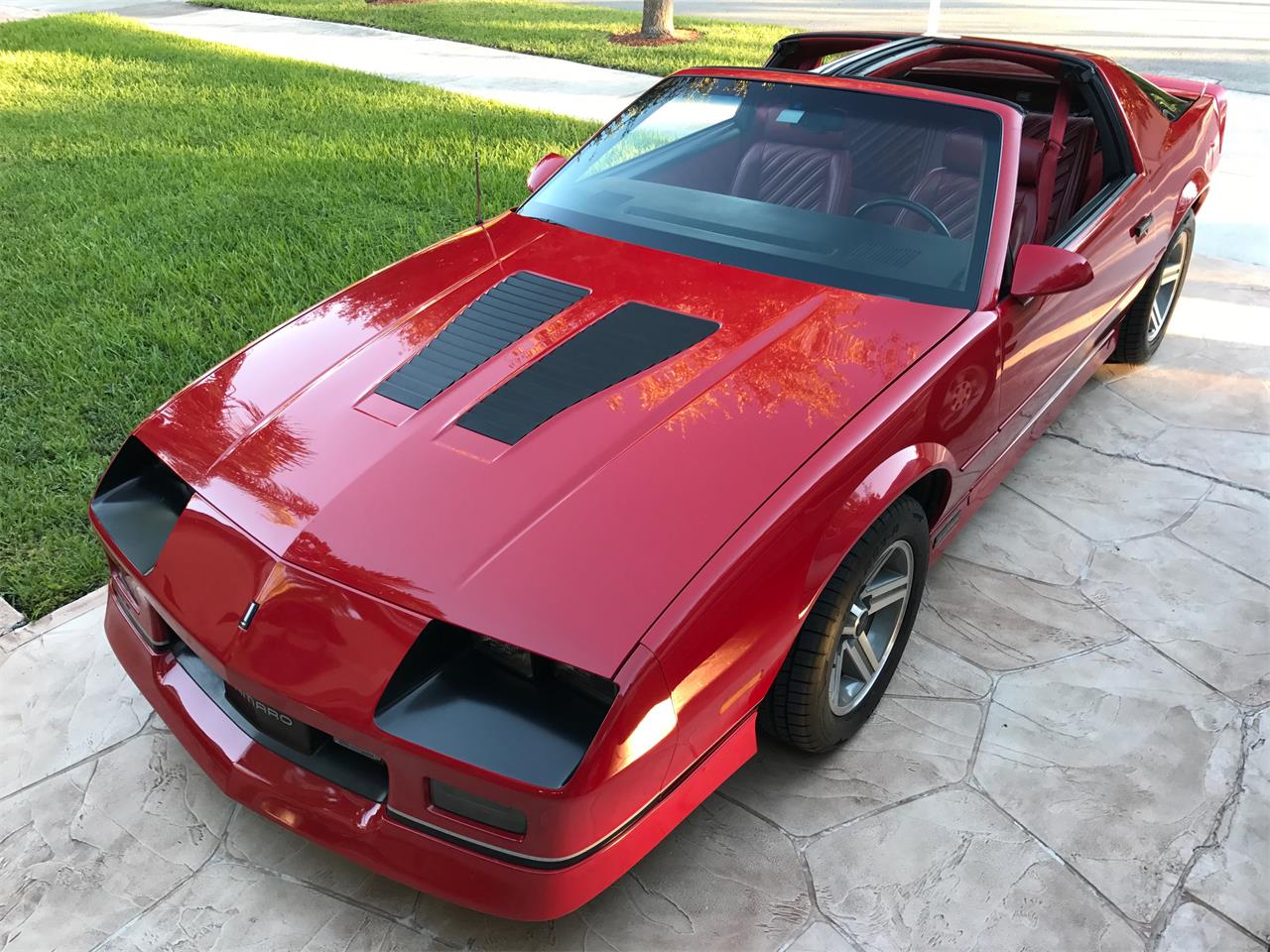 Chevrolet-Camaro-iroc-z28-1987-Bright-Red-Red-leather
