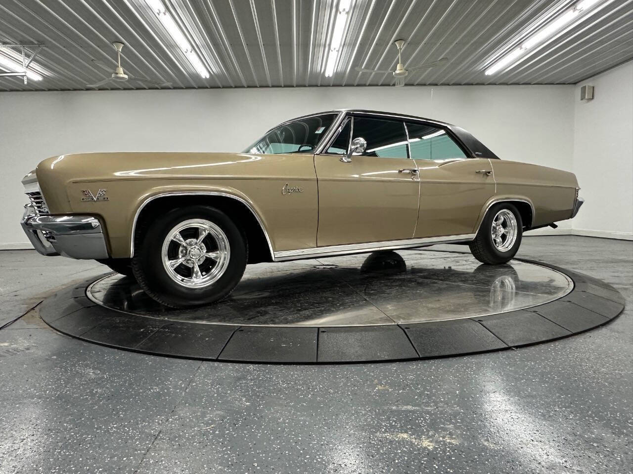 Chevrolet-Caprice-1966-Tan-Black