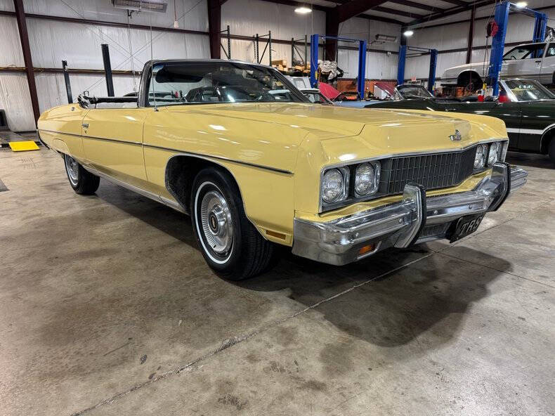 Chevrolet-Caprice-1973-Yellow