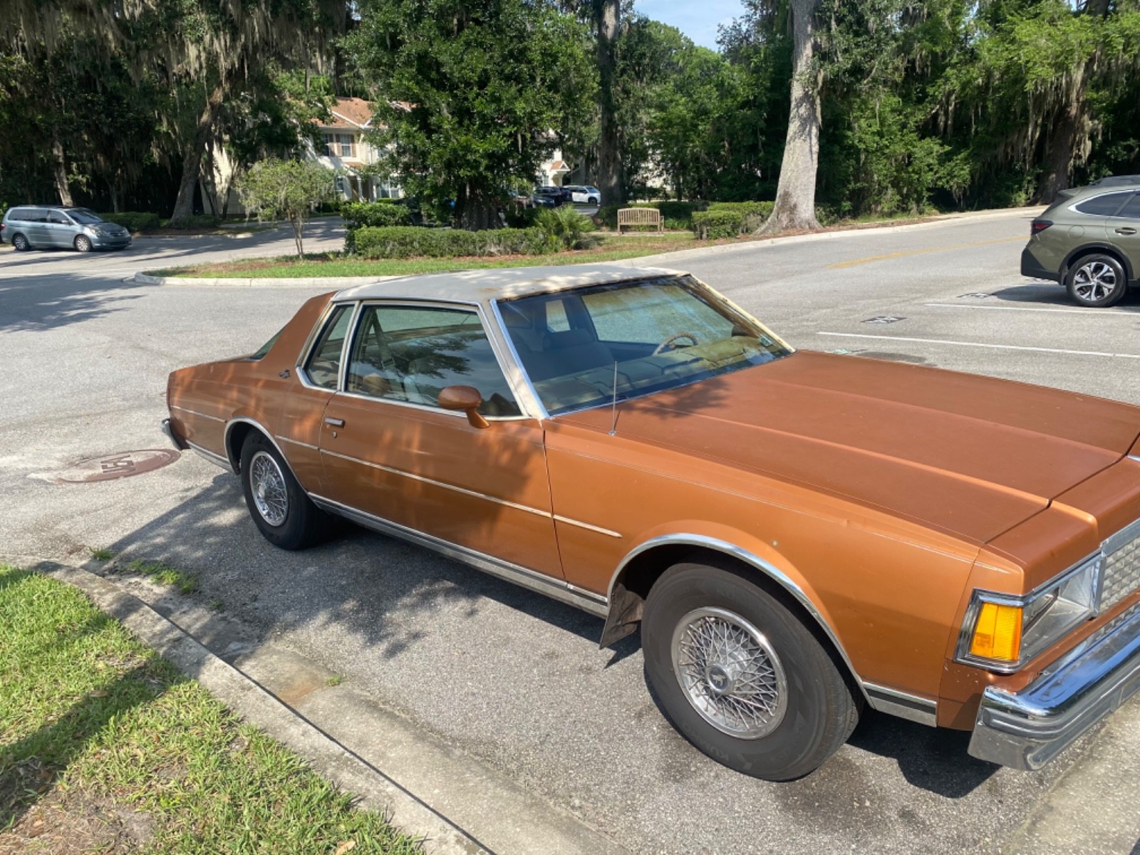 Chevrolet-Caprice-1978-Coupe-Gold
