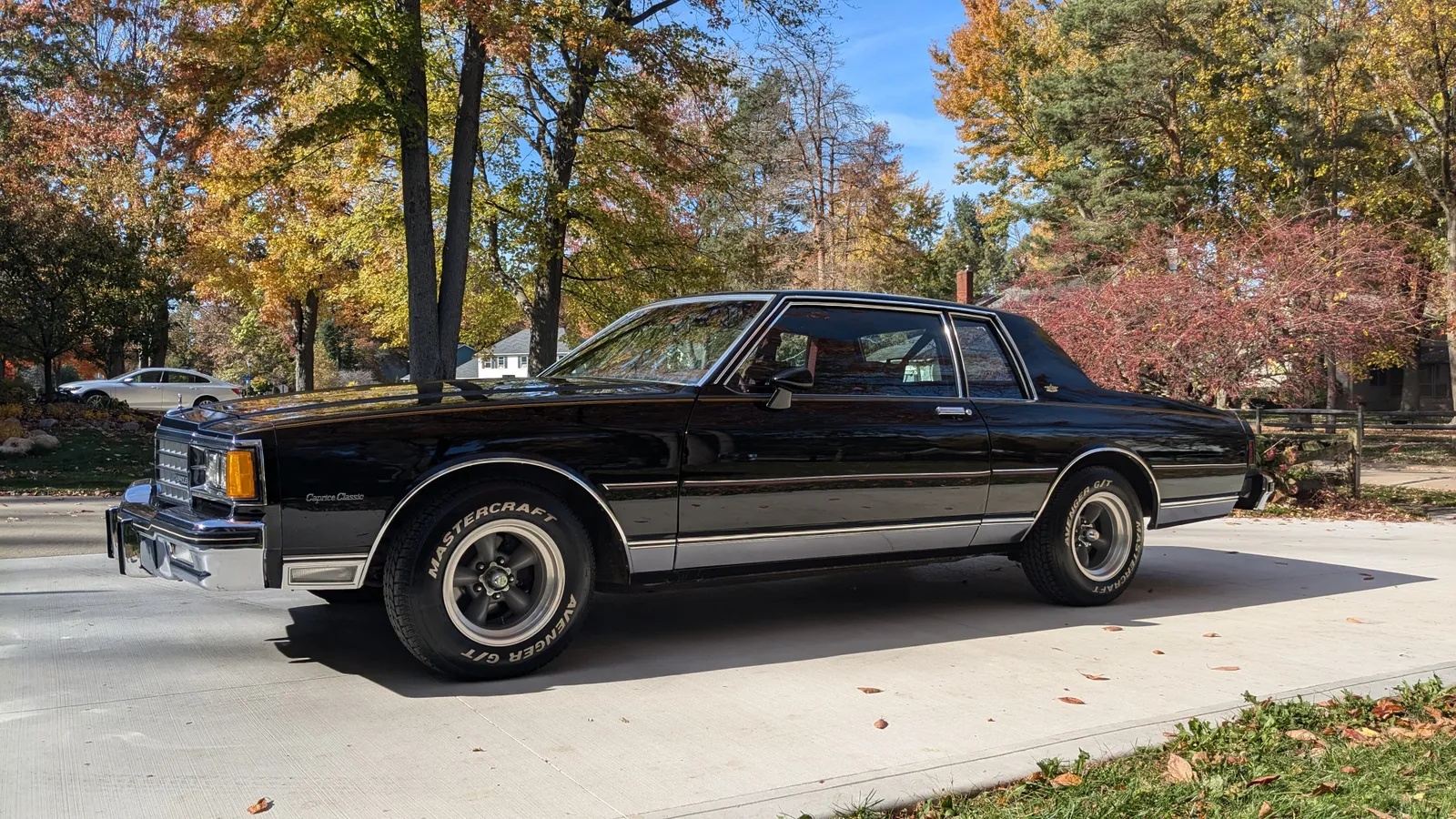 Chevrolet-Caprice-classic-1984-Black-Red