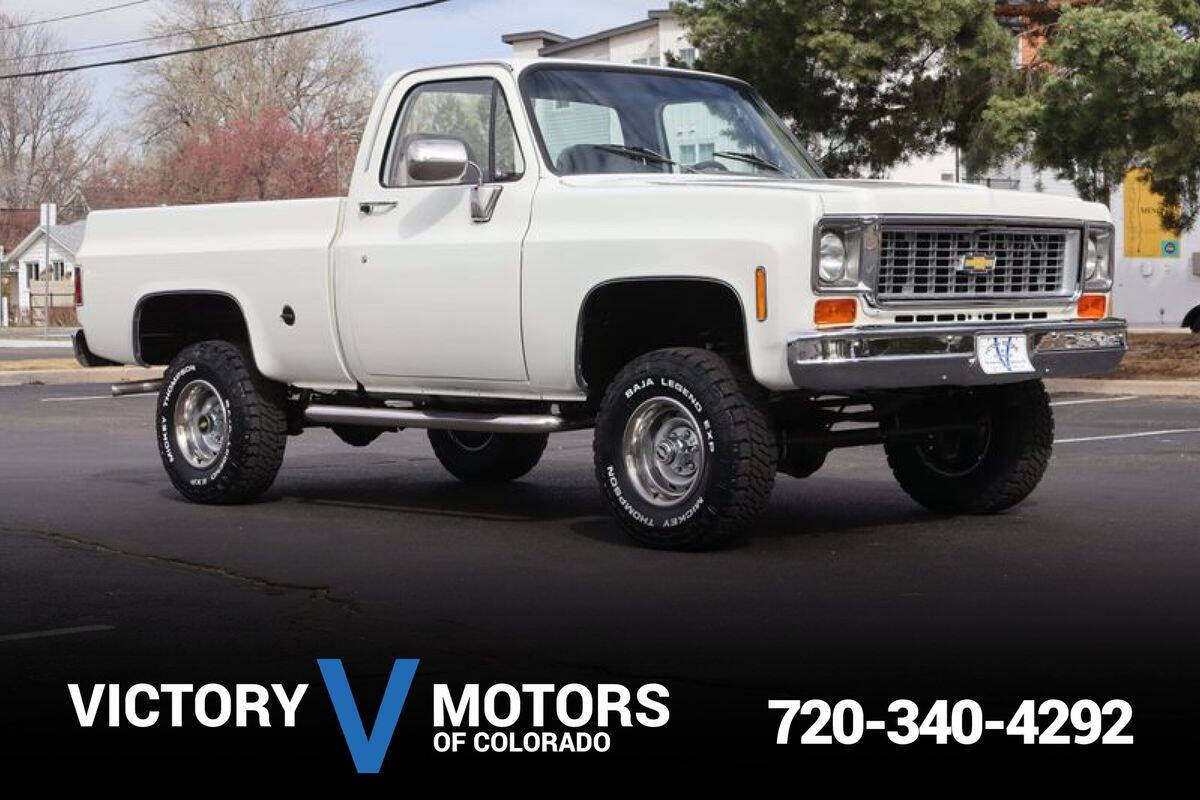 Chevrolet-Ck-10-series-1974-White-Tan