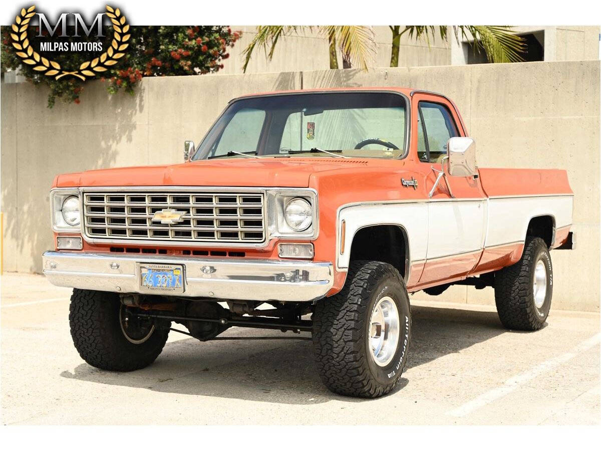 Chevrolet-Ck-10-series-1975-OrangeWhite-Tan