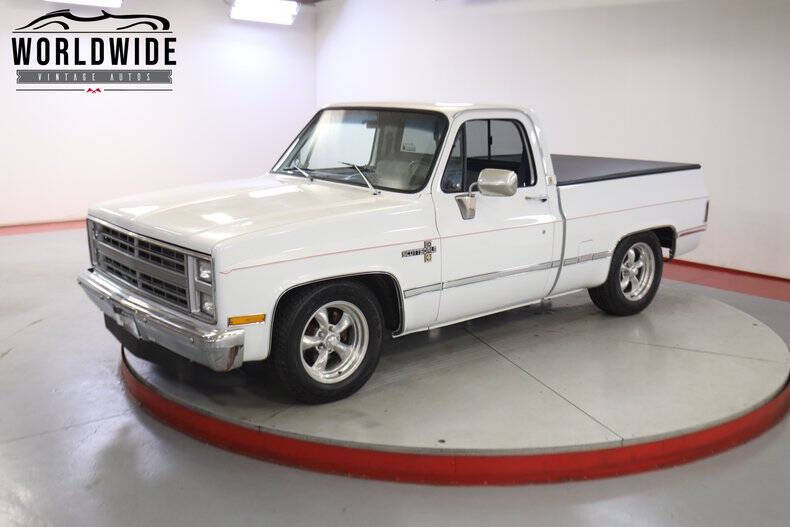 Chevrolet-Ck-10-series-1985-White-Gray