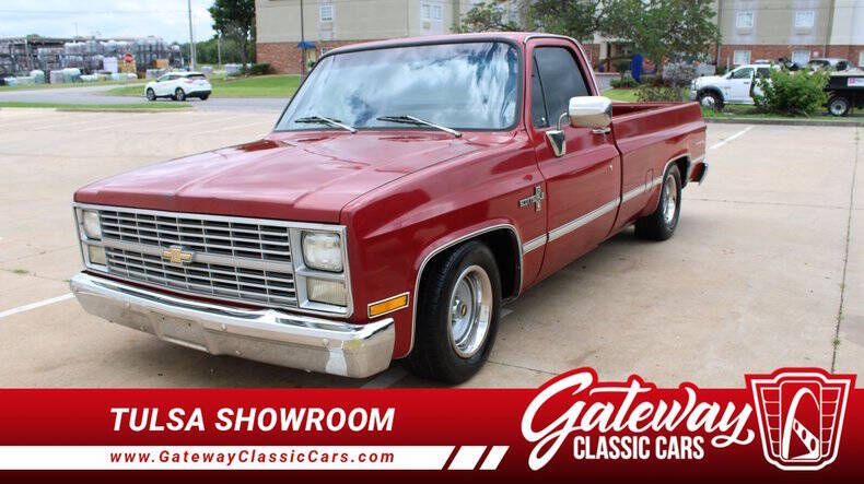 Chevrolet-Ck-20-series-1983-Red-Tan