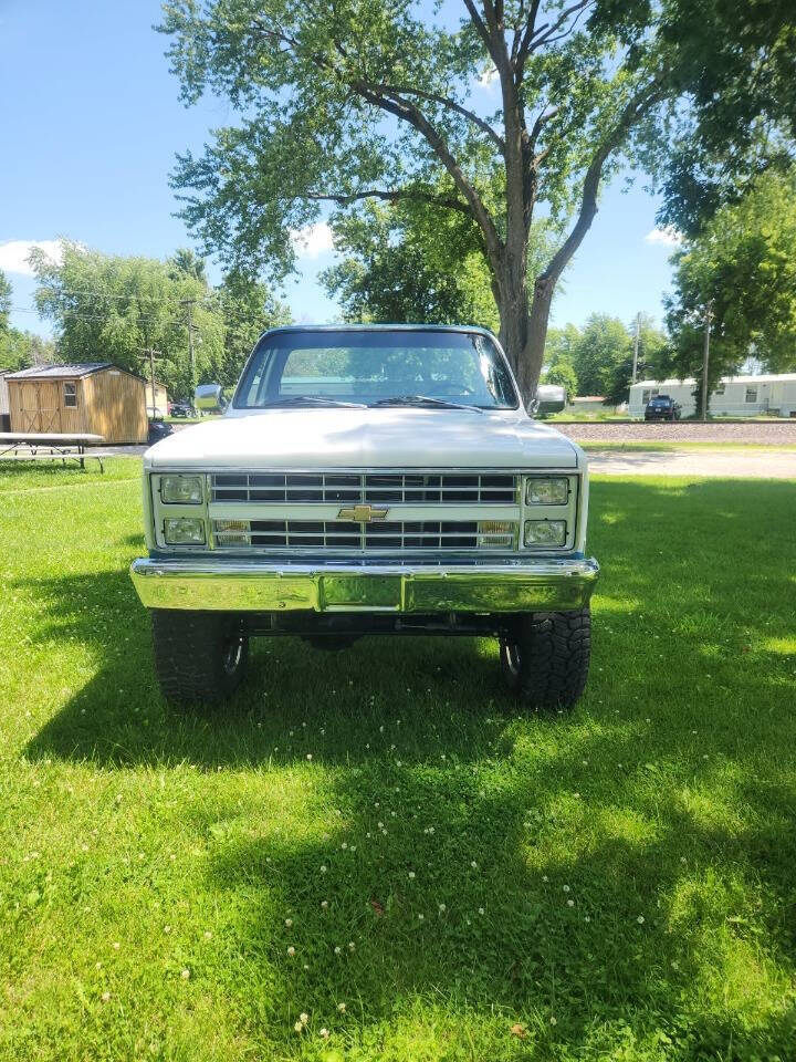 Chevrolet-Ck-30-series-1984-White-Blue