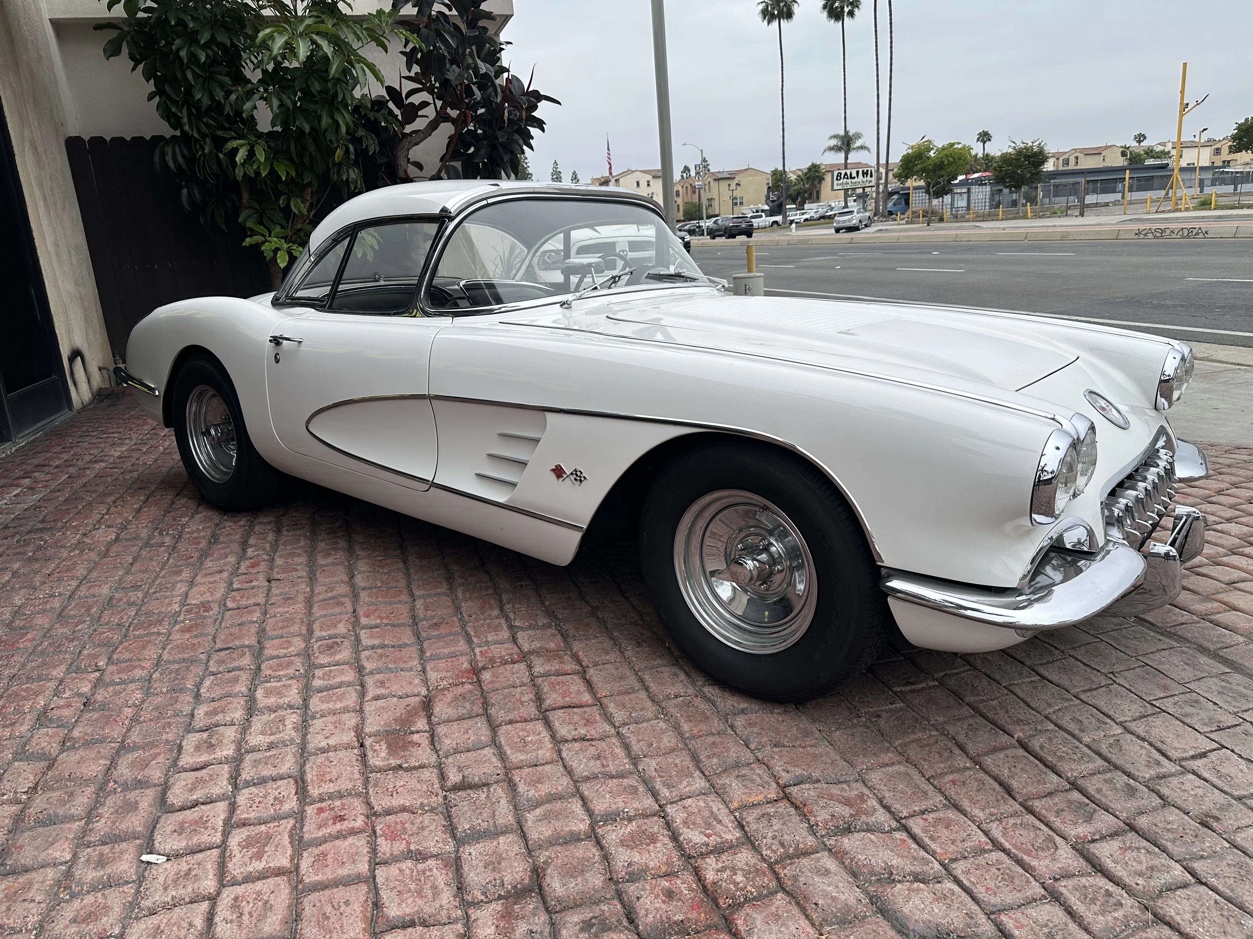 Chevrolet-Corvette-1958-White-Black