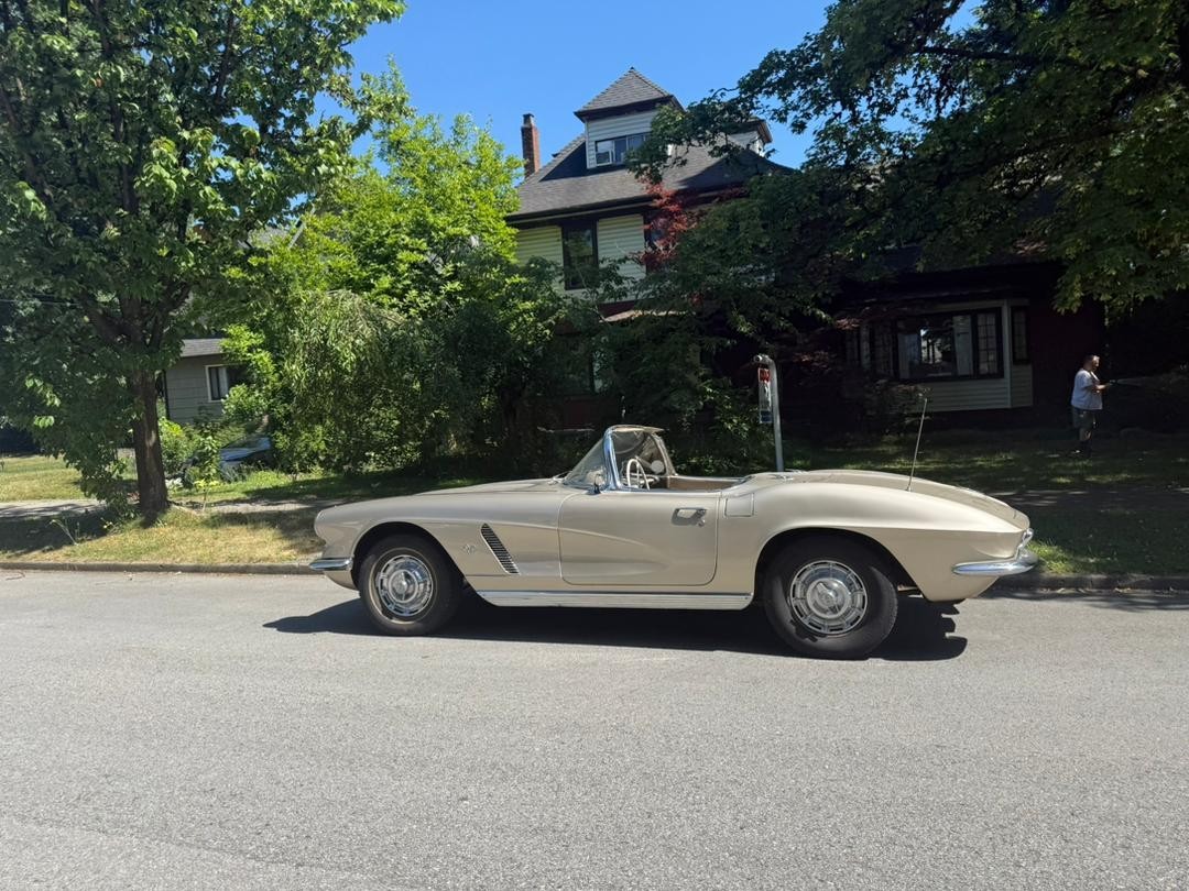 Chevrolet-Corvette-1962-Convertible