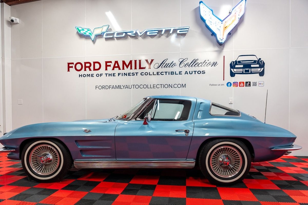 Chevrolet-Corvette-1963-Coupe-Blue