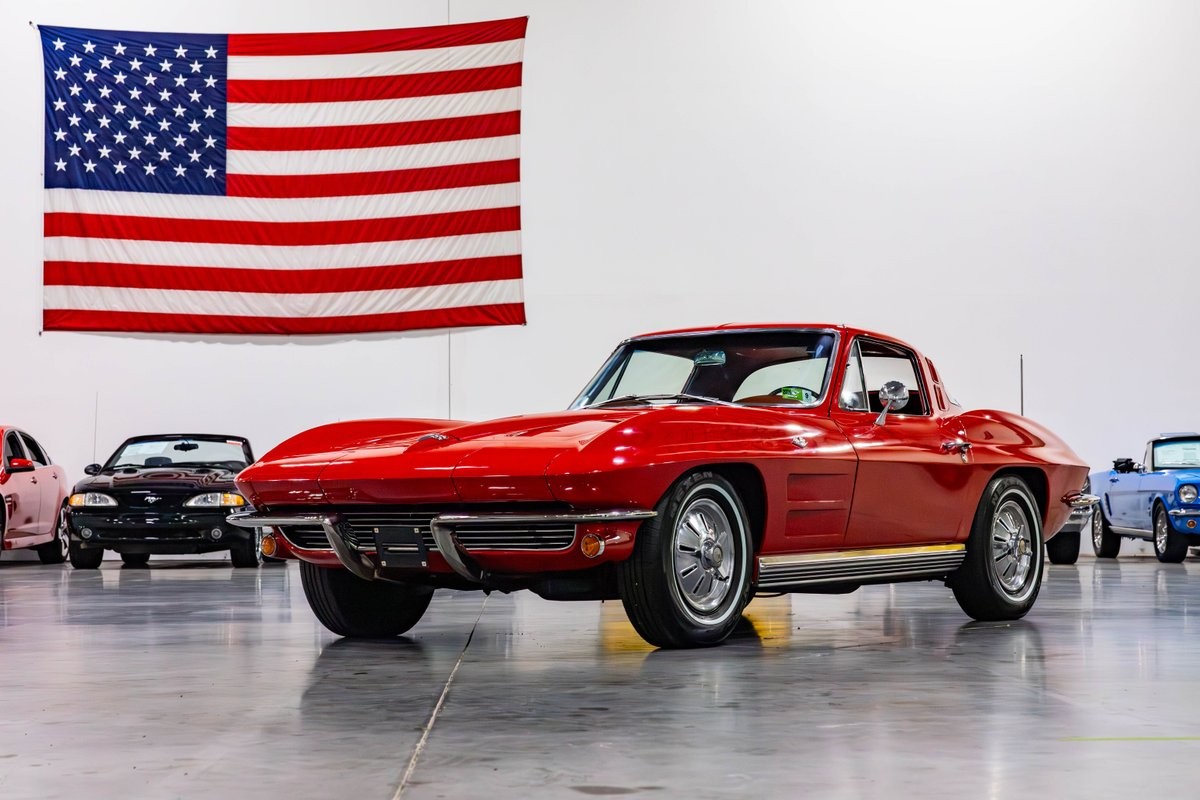 Chevrolet-Corvette-1964-Coupe-Red