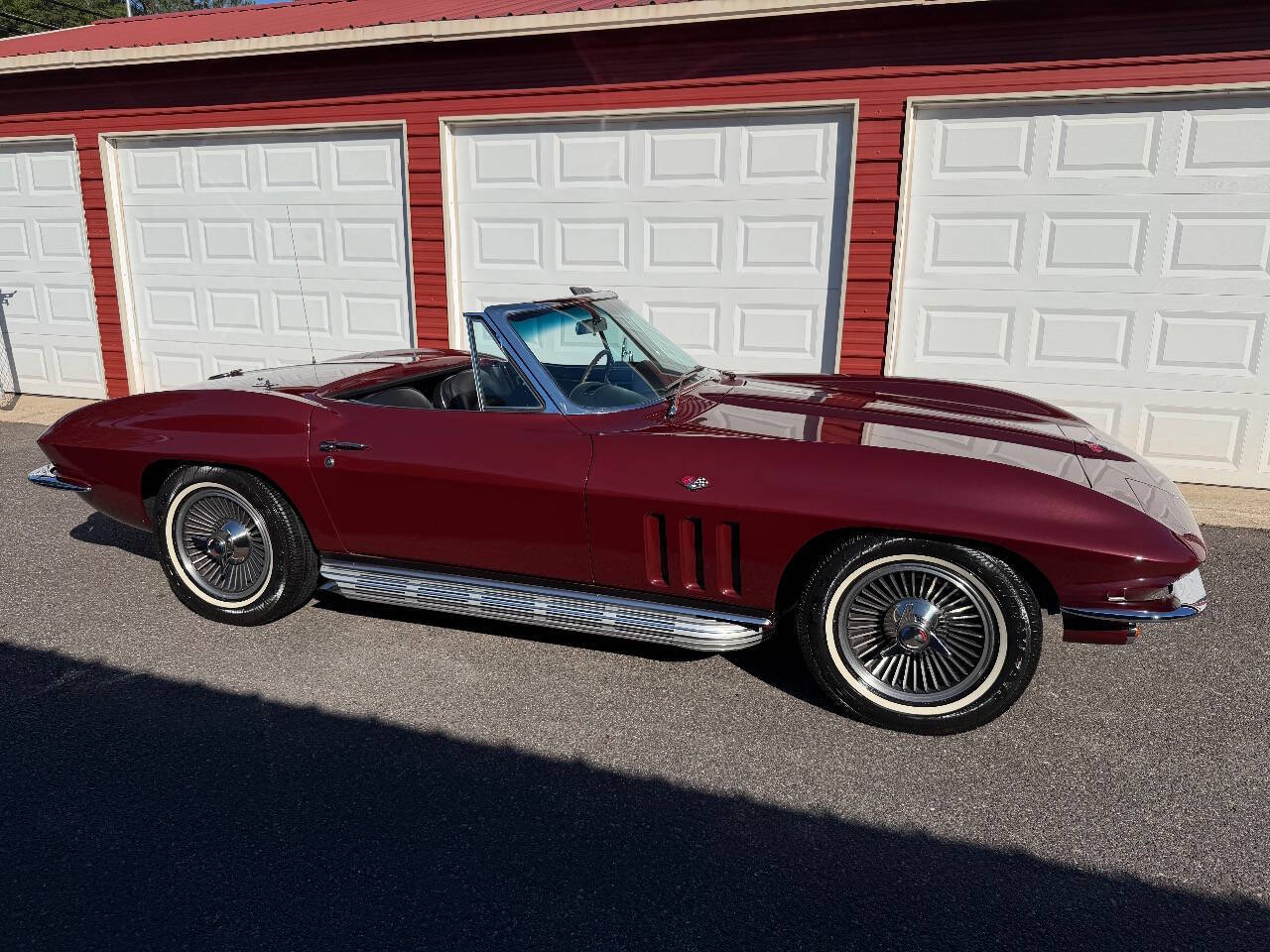 Chevrolet-Corvette-1965-Maroon-Black