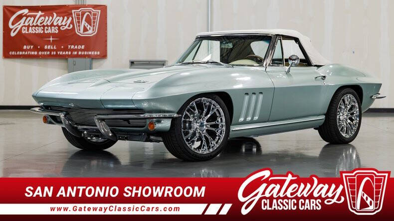 Chevrolet-Corvette-1965-Shmitty-Green-Tan