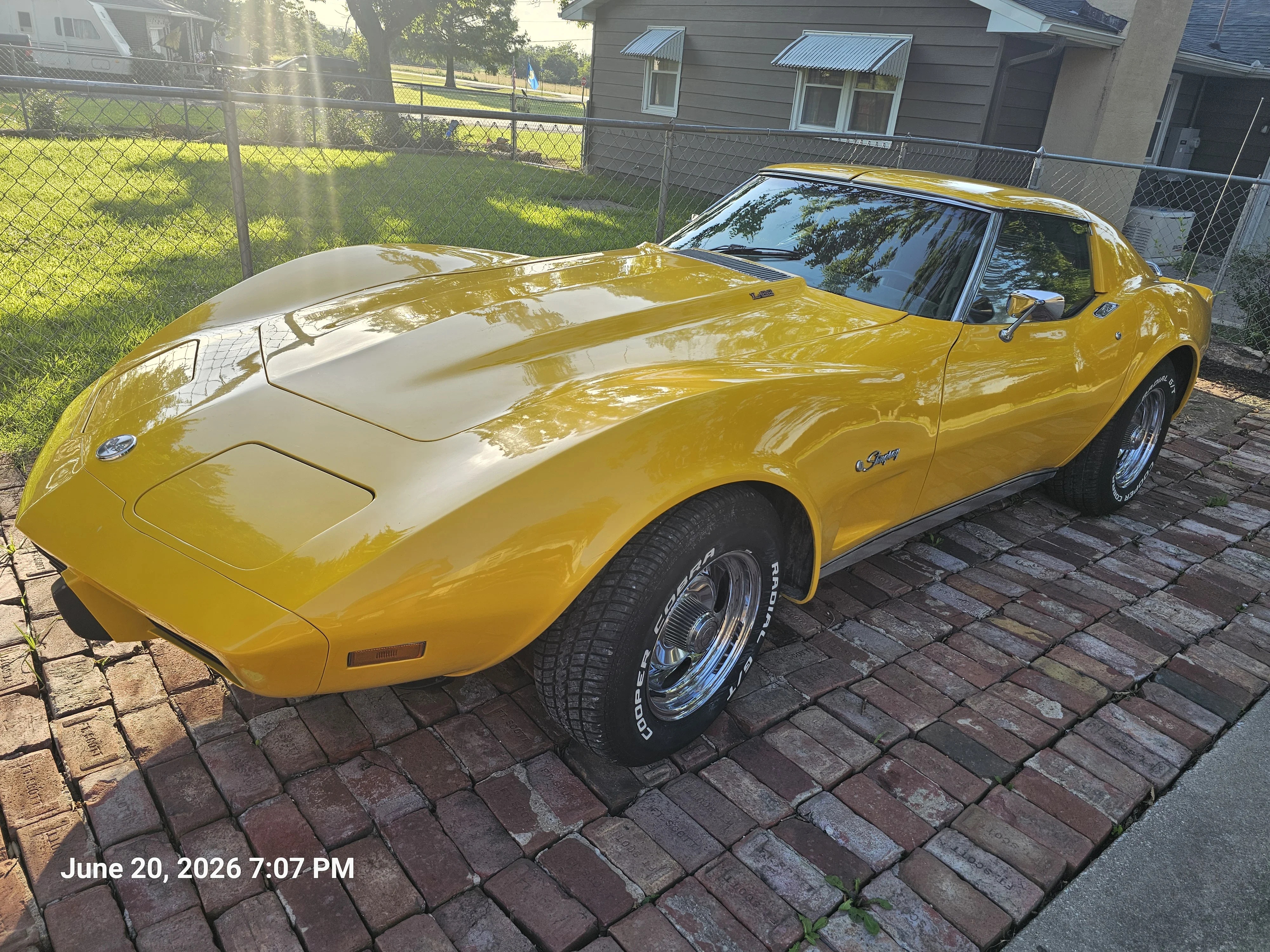Chevrolet-Corvette-1975-Yellow-Black