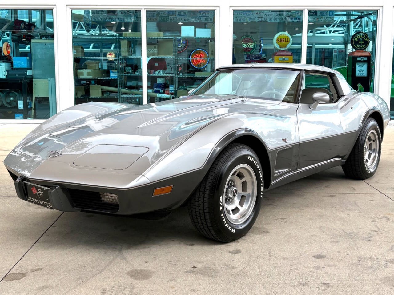 Chevrolet-Corvette-1978-Coupe-Beige