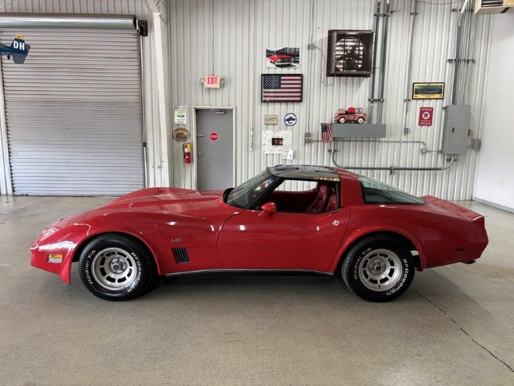 Chevrolet-Corvette-1980-Red