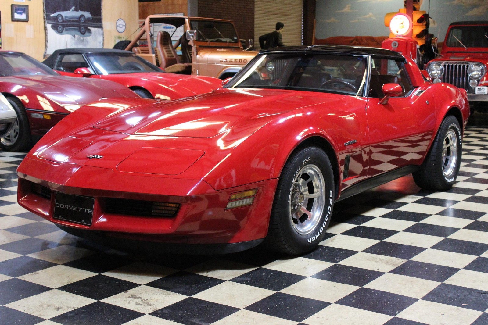 Chevrolet-Corvette-1982-Coupe-Red