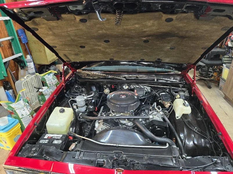 Chevrolet-El-camino-v8-1981-Red-Gray