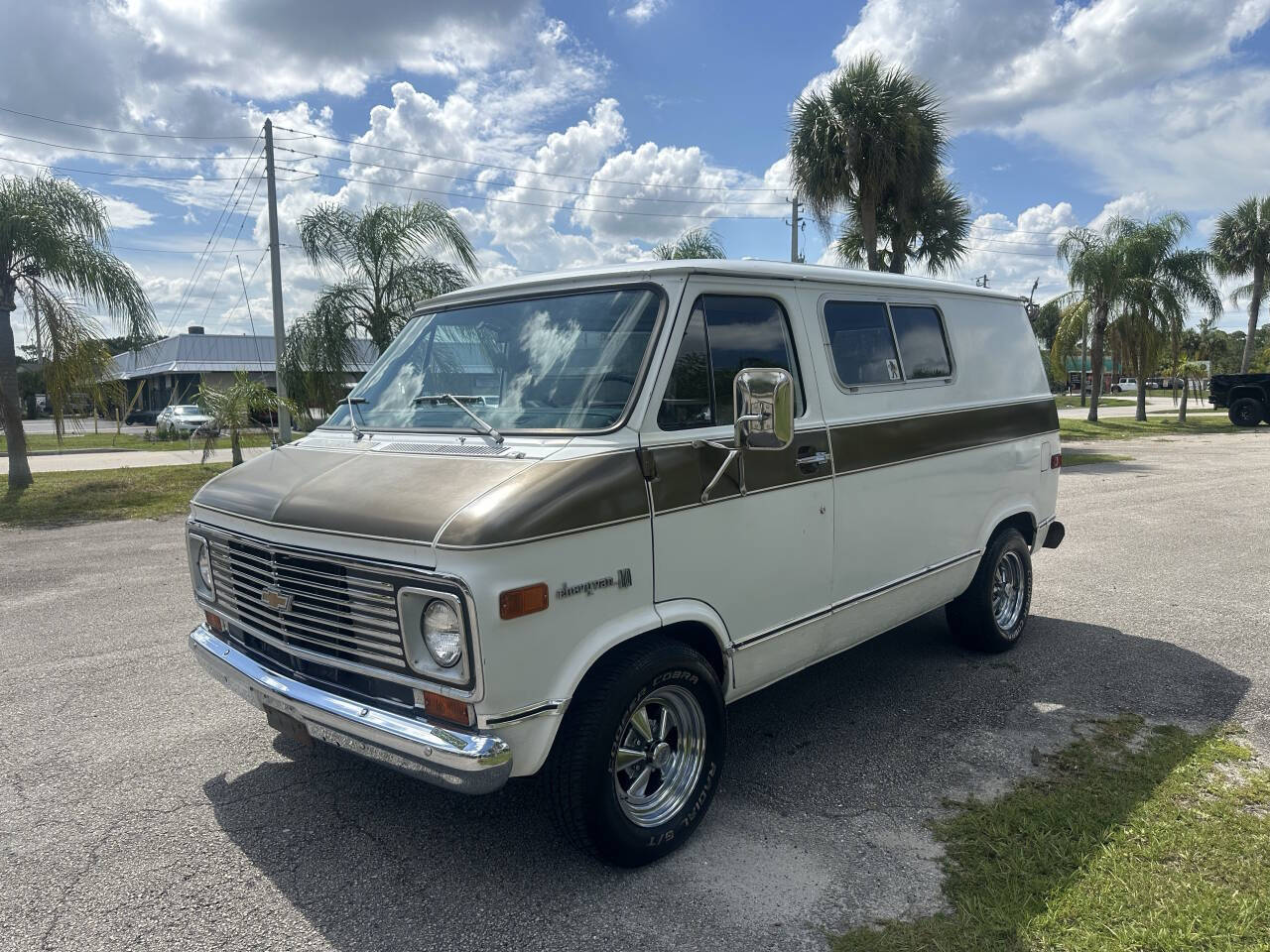 Chevrolet-G10-1974-Off-White-Brown