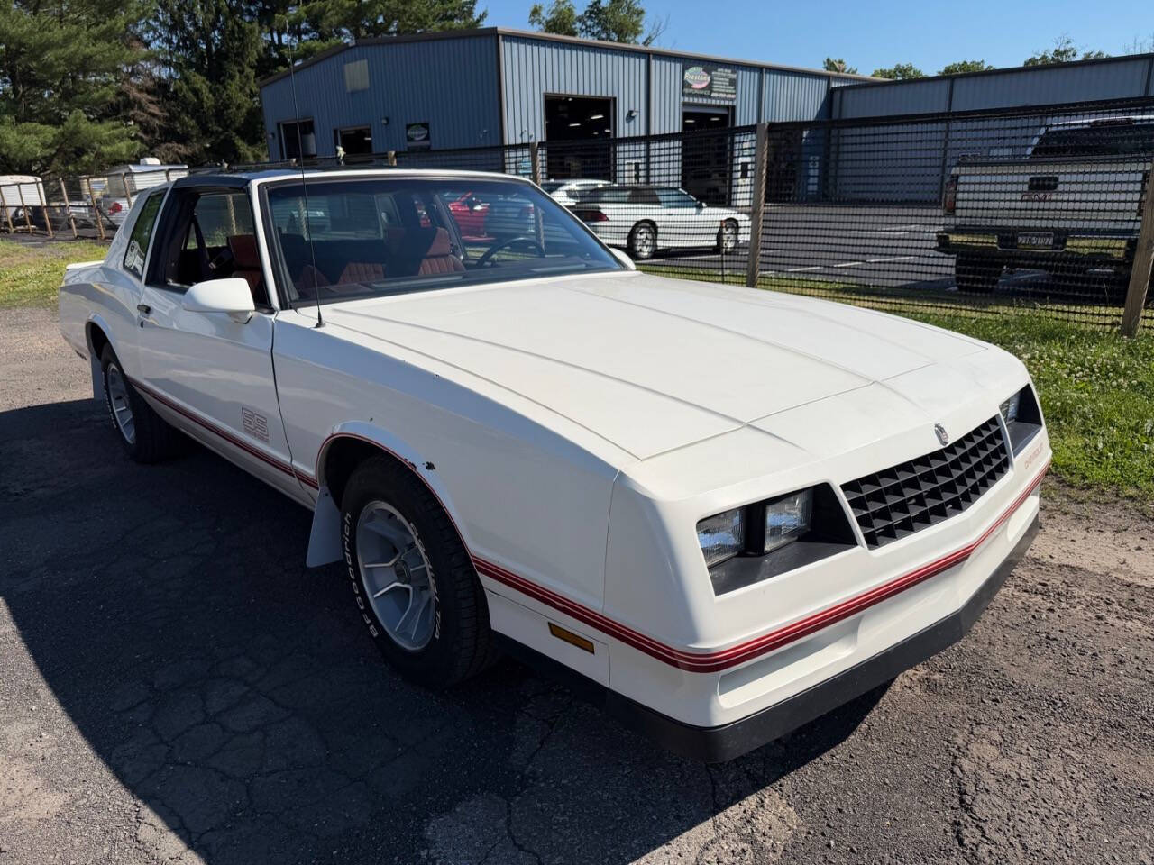 Chevrolet-Monte-carlo-1988-White-Red