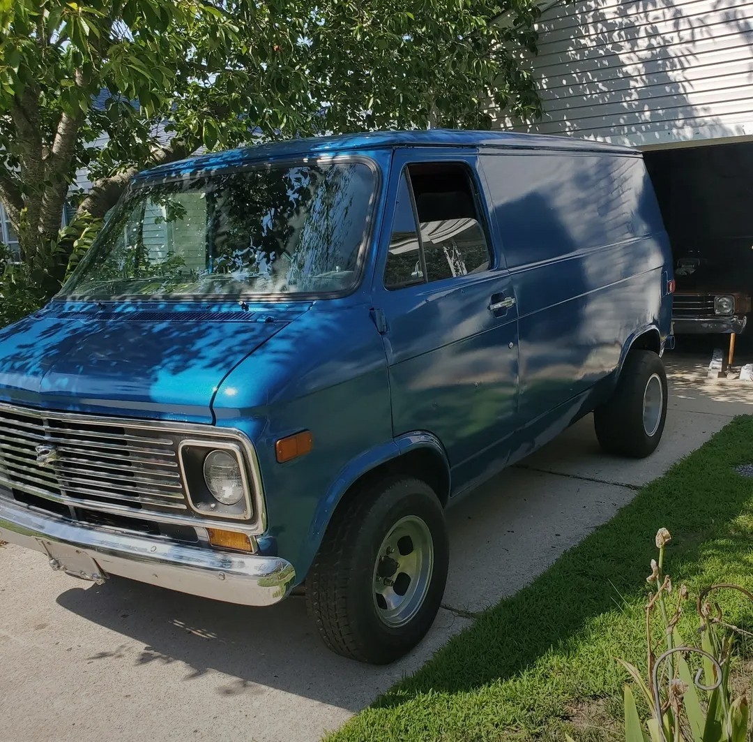 Chevrolet-Other-1976-van-Black